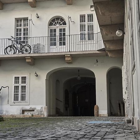 Ferienwohnung Karolyi Garden | Hostaid Budapest Exterior foto